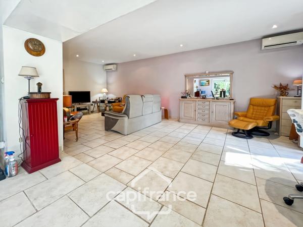 Maison à vendre 6 pièces HYERES (83) - Charme de l'ancien - 4 chambres - 200m2 habitables - Piscine - possibilité 2 appartements.