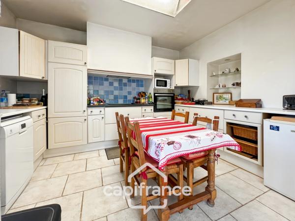 Maison à vendre 6 pièces HYERES (83) - Charme de l'ancien - 4 chambres - 200m2 habitables - Piscine - possibilité 2 appartements.