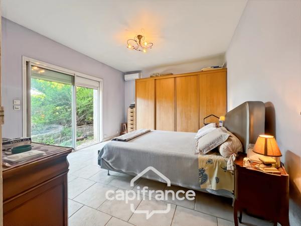 Maison à vendre 6 pièces HYERES (83) - Charme de l'ancien - 4 chambres - 200m2 habitables - Piscine - possibilité 2 appartements.