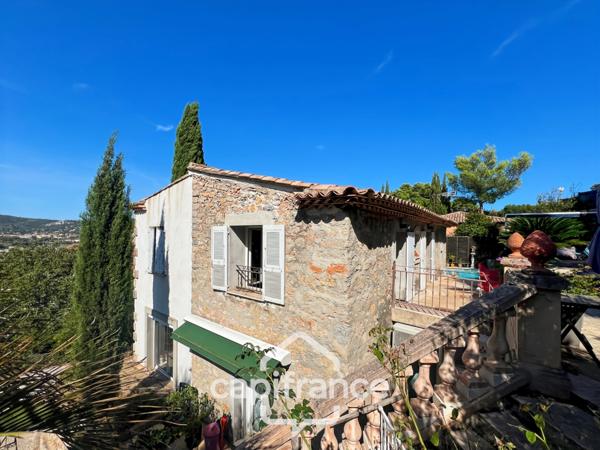 Maison à vendre 6 pièces HYERES (83) - Charme de l'ancien - 4 chambres - 200m2 habitables - Piscine - possibilité 2 appartements.