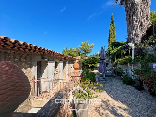 Maison à vendre 6 pièces HYERES (83) - Charme de l'ancien - 4 chambres - 200m2 habitables - Piscine - possibilité 2 appartements.