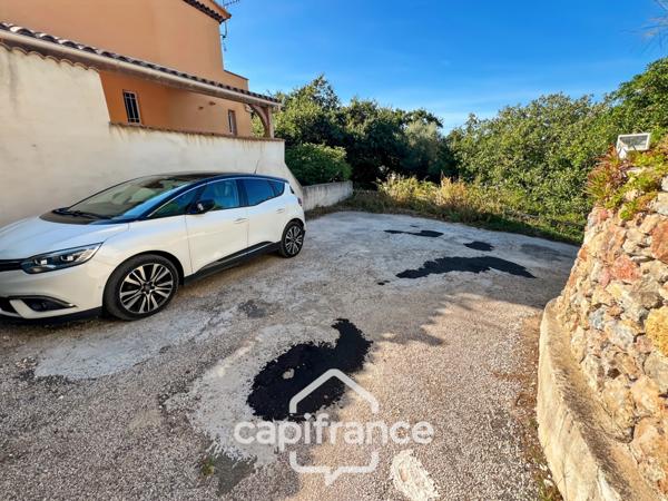 Maison à vendre 6 pièces HYERES (83) - Charme de l'ancien - 4 chambres - 200m2 habitables - Piscine - possibilité 2 appartements.