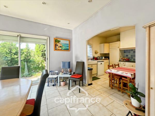 Maison à vendre 6 pièces HYERES (83) - Charme de l'ancien - 4 chambres - 200m2 habitables - Piscine - possibilité 2 appartements.