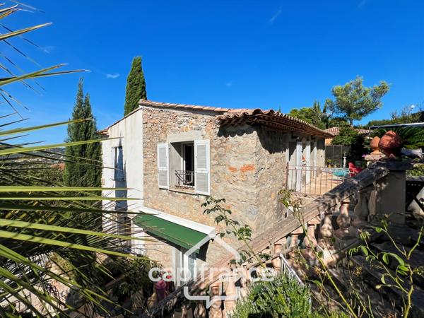 Maison à vendre 6 pièces HYERES (83) - Charme de l'ancien - 4 chambres - 200m2 habitables - Piscine - possibilité 2 appartements.