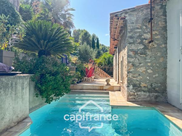 Maison à vendre 6 pièces HYERES (83) - Charme de l'ancien - 4 chambres - 200m2 habitables - Piscine - possibilité 2 appartements.