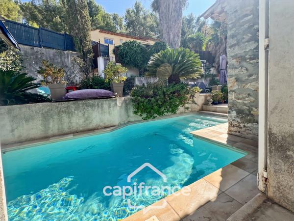 Maison à vendre 6 pièces HYERES (83) - Charme de l'ancien - 4 chambres - 200m2 habitables - Piscine - possibilité 2 appartements.