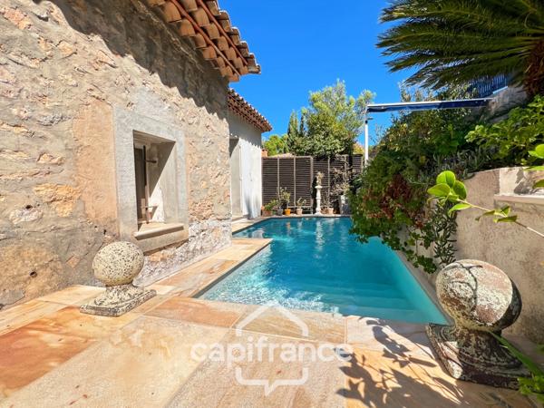 Maison à vendre 6 pièces HYERES (83) - Charme de l'ancien - 4 chambres - 200m2 habitables - Piscine - possibilité 2 appartements.