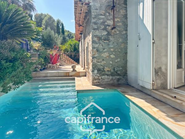 Maison à vendre 6 pièces HYERES (83) - Charme de l'ancien - 4 chambres - 200m2 habitables - Piscine - possibilité 2 appartements.