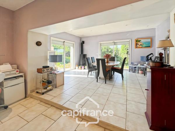 Maison à vendre 6 pièces HYERES (83) - Charme de l'ancien - 4 chambres - 200m2 habitables - Piscine - possibilité 2 appartements.