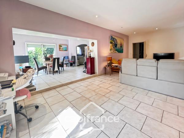 Maison à vendre 6 pièces HYERES (83) - Charme de l'ancien - 4 chambres - 200m2 habitables - Piscine - possibilité 2 appartements.