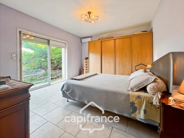 Maison à vendre 6 pièces HYERES (83) - Charme de l'ancien - 4 chambres - 200m2 habitables - Piscine - possibilité 2 appartements.