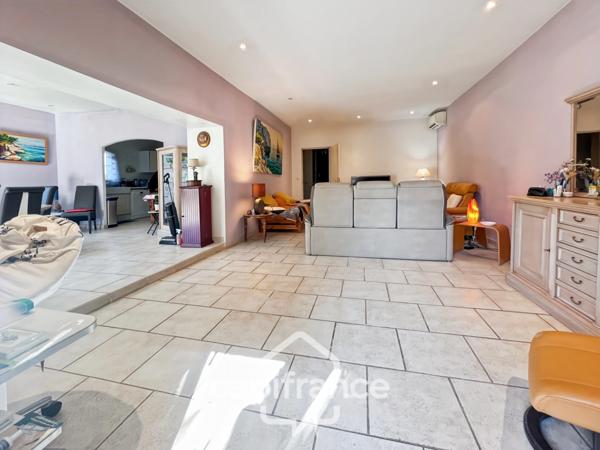 Maison à vendre 6 pièces HYERES (83) - Charme de l'ancien - 4 chambres - 200m2 habitables - Piscine - possibilité 2 appartements.