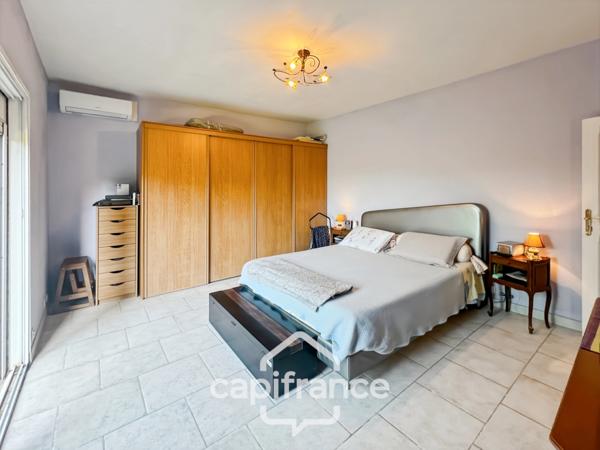 Maison à vendre 6 pièces HYERES (83) - Charme de l'ancien - 4 chambres - 200m2 habitables - Piscine - possibilité 2 appartements.