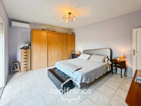 Maison à vendre 6 pièces HYERES (83) - Charme de l'ancien - 4 chambres - 200m2 habitables - Piscine - possibilité 2 appartements.