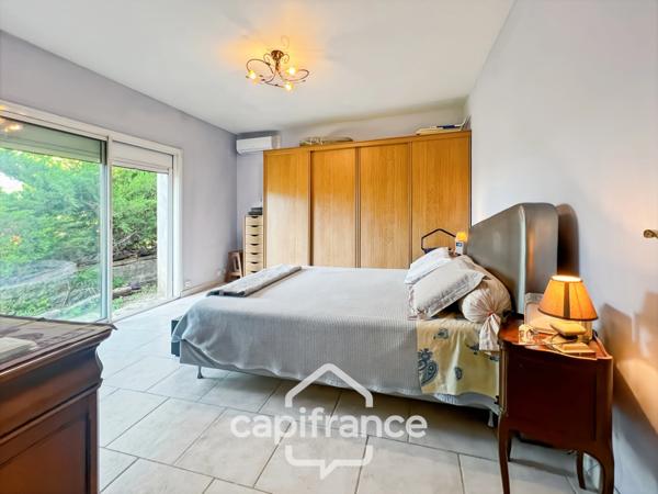 Maison à vendre 6 pièces HYERES (83) - Charme de l'ancien - 4 chambres - 200m2 habitables - Piscine - possibilité 2 appartements.