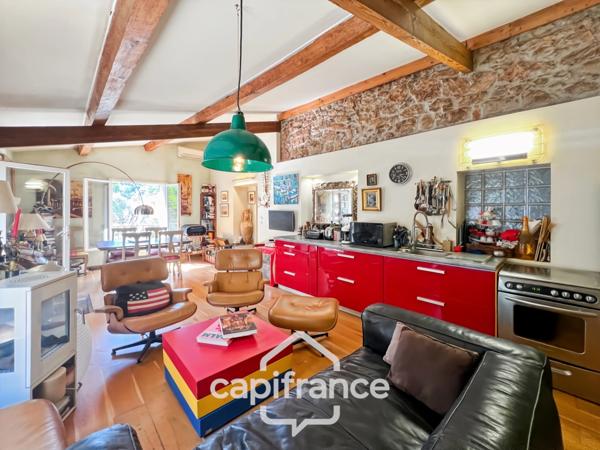 Maison à vendre 6 pièces HYERES (83) - Charme de l'ancien - 4 chambres - 200m2 habitables - Piscine - possibilité 2 appartements.