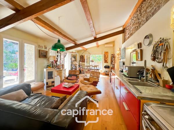 Maison à vendre 6 pièces HYERES (83) - Charme de l'ancien - 4 chambres - 200m2 habitables - Piscine - possibilité 2 appartements.