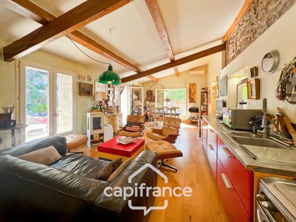 Maison à vendre 6 pièces HYERES (83) - Charme de l'ancien - 4 chambres - 200m2 habitables - Piscine - possibilité 2 appartements.