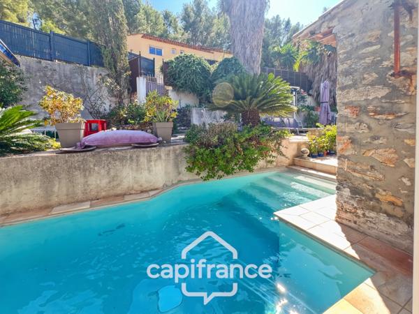 Maison à vendre 6 pièces HYERES (83) - Charme de l'ancien - 4 chambres - 200m2 habitables - Piscine - possibilité 2 appartements.
