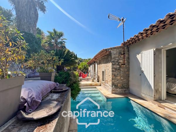 Maison à vendre 6 pièces HYERES (83) - Charme de l'ancien - 4 chambres - 200m2 habitables - Piscine - possibilité 2 appartements.