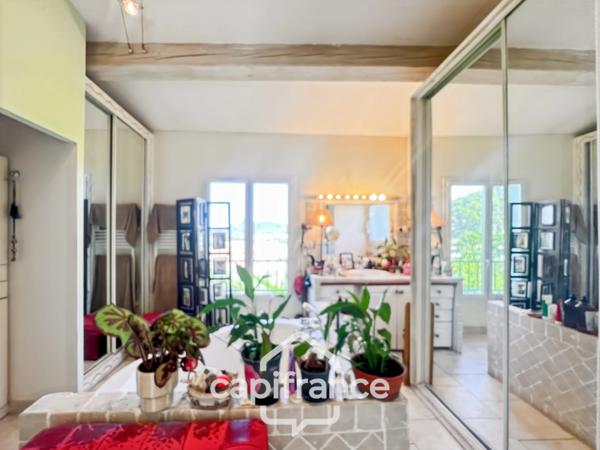 Maison à vendre 6 pièces HYERES (83) - Charme de l'ancien - 4 chambres - 200m2 habitables - Piscine - possibilité 2 appartements.