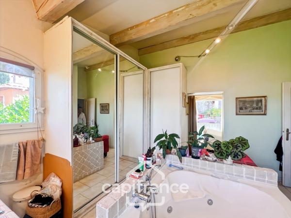 Maison à vendre 6 pièces HYERES (83) - Charme de l'ancien - 4 chambres - 200m2 habitables - Piscine - possibilité 2 appartements.