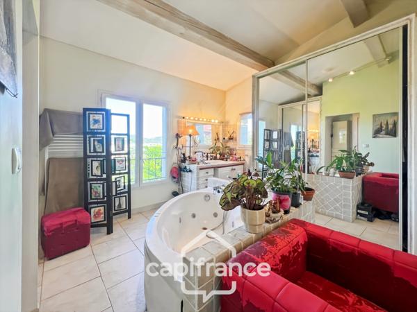 Maison à vendre 6 pièces HYERES (83) - Charme de l'ancien - 4 chambres - 200m2 habitables - Piscine - possibilité 2 appartements.