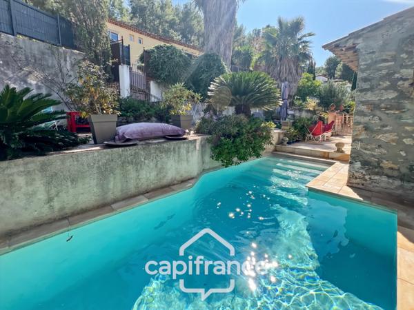 Maison à vendre 6 pièces HYERES (83) - Charme de l'ancien - 4 chambres - 200m2 habitables - Piscine - possibilité 2 appartements.