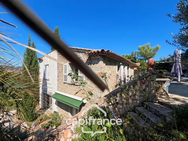 Maison à vendre 6 pièces HYERES (83) - Charme de l'ancien - 4 chambres - 200m2 habitables - Piscine - possibilité 2 appartements.