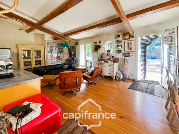 Maison à vendre 6 pièces HYERES (83) - Charme de l'ancien - 4 chambres - 200m2 habitables - Piscine - possibilité 2 appartements.