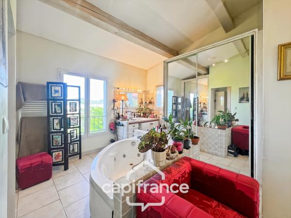 Maison à vendre 6 pièces HYERES (83) - Charme de l'ancien - 4 chambres - 200m2 habitables - Piscine - possibilité 2 appartements.