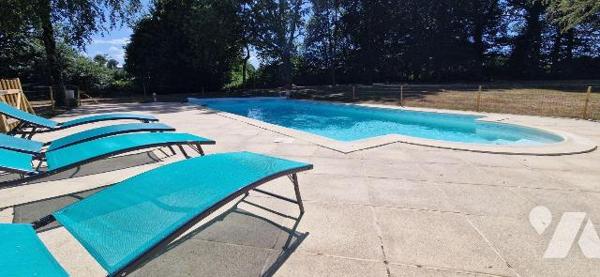 À GOVEN Grande maison familiale sur un parc paysager avec piscine chauffée.
Vous rêvez d'espac...