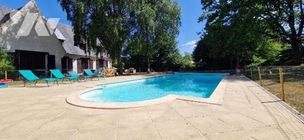 À GOVEN Grande maison familiale sur un parc paysager avec piscine chauffée.
Vous rêvez d'espac...