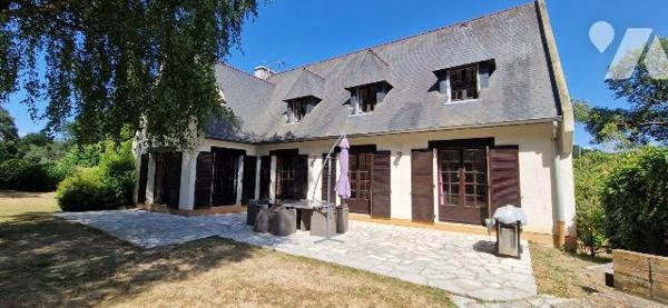À GOVEN Grande maison familiale sur un parc paysager avec piscine chauffée.
Vous rêvez d'espac...