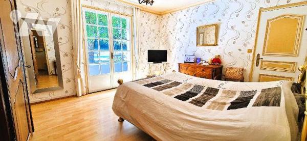 À GOVEN Grande maison familiale sur un parc paysager avec piscine chauffée.
Vous rêvez d'espac...