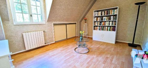 À GOVEN Grande maison familiale sur un parc paysager avec piscine chauffée.
Vous rêvez d'espac...