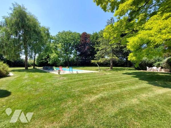 À GOVEN Grande maison familiale sur un parc paysager avec piscine chauffée.
Vous rêvez d'espac...