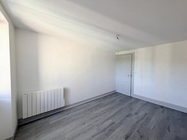 Immeuble de 5 appartements, 2 garages  et 2 greniers à Saint Nectaire