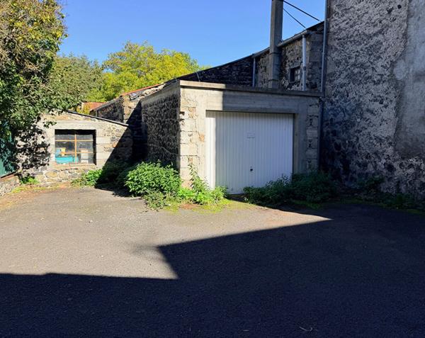 Immeuble de 5 appartements, 2 garages  et 2 greniers à Saint Nectaire