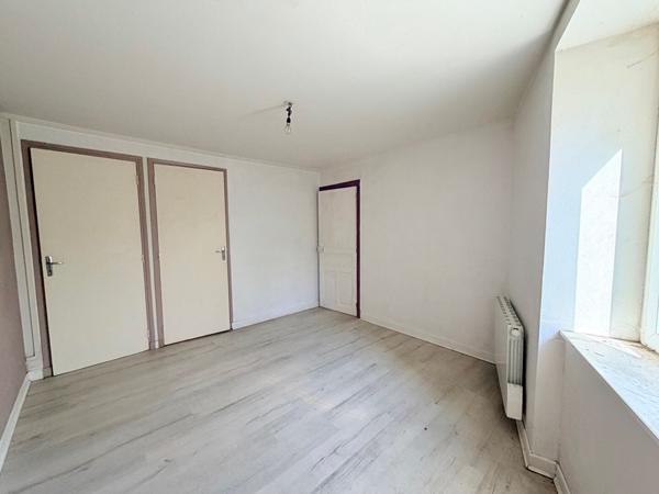 Immeuble de 5 appartements, 2 garages  et 2 greniers à Saint Nectaire
