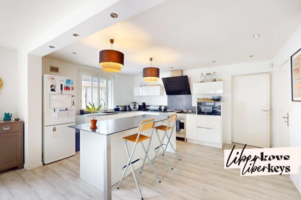  Magnifique Villa 6 pièces 180 m² Piscine Pool House Terrain de Pétanque 575.000€