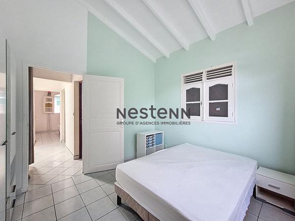 A VENDRE VILLA 4 pièce(s) + T3 indépendant avec Garage à Petit-Bourg