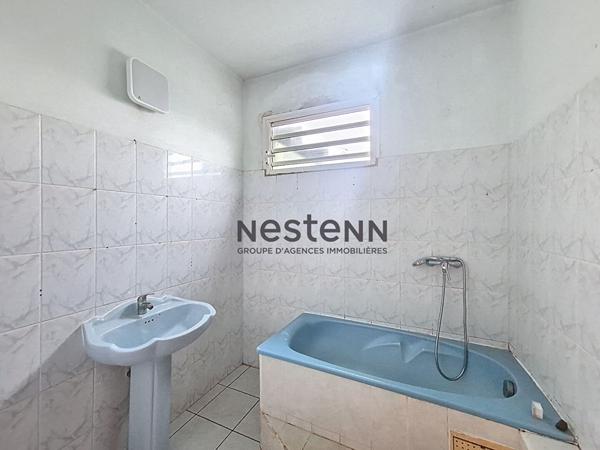 A VENDRE VILLA 4 pièce(s) + T3 indépendant avec Garage à Petit-Bourg