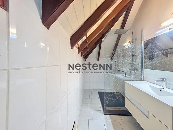 A VENDRE VILLA 4 pièce(s) + T3 indépendant avec Garage à Petit-Bourg