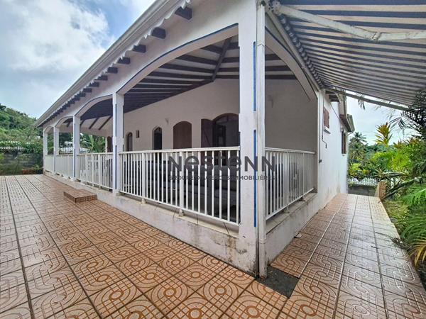 A VENDRE VILLA 4 pièce(s) + T3 indépendant avec Garage à Petit-Bourg