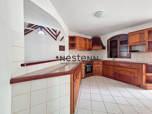 A VENDRE VILLA 4 pièce(s) + T3 indépendant avec Garage à Petit-Bourg