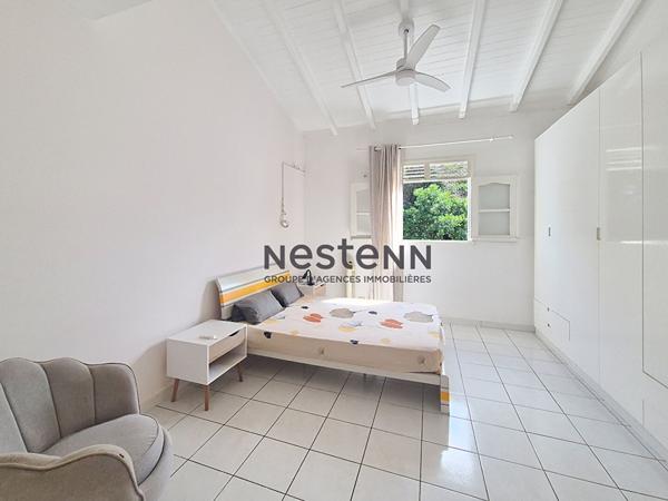 A VENDRE VILLA 4 pièce(s) + T3 indépendant avec Garage à Petit-Bourg