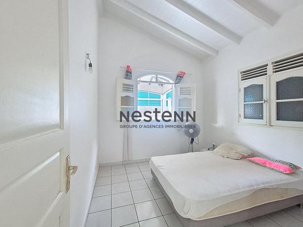 A VENDRE VILLA 4 pièce(s) + T3 indépendant avec Garage à Petit-Bourg