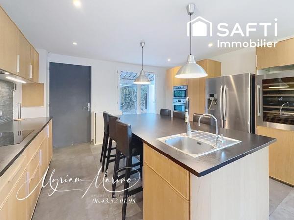 VILLA INDEPENDANTE F6 DE PLAIN PIED- CENTRE DE ROQUEBRUNE SUR  ARGENS