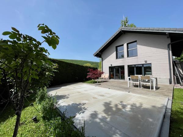 Grilly (01220) Maison récente avec piscine au calme